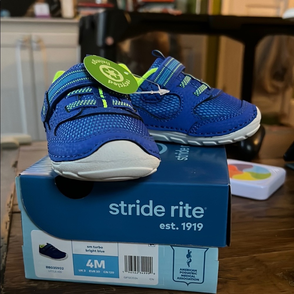 stride rite sneakers size 4M